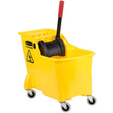 Rubbermaid Commercial Products, Cubo de trapeador con escurridor sobre Ruedas, Cubo de trapeador Todo en uno, Resistente, Amarillo, 31 Cuartos