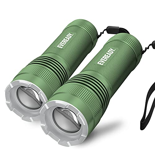 Eveready Luz táctica, 300 lúmenes, IPX4, Resistente al Agua, Linterna LED de Metal Duradero, Linterna de Metal Interior y Exterior, compacto, verde militar